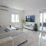 La Vita, Ljubuski Appartement